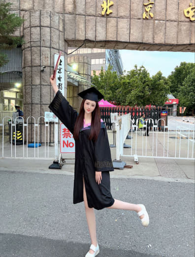 女神跪在胯间卖力吞吐相关推荐列表