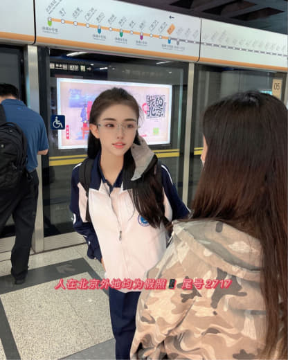 女教师pooping小便a