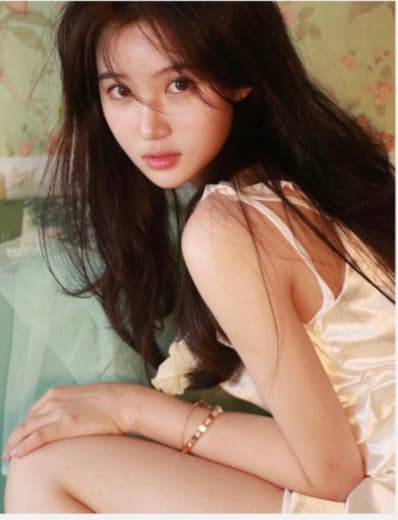 美剧高压监狱女典狱长是谁演的