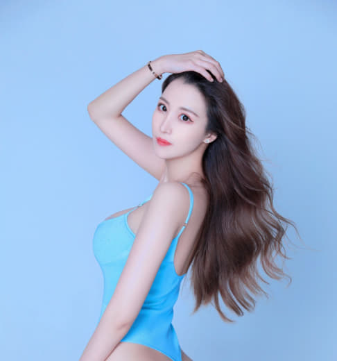 乔治娜隆胸 2025