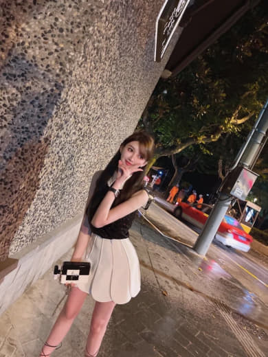 不戴乳罩的丰满已婚妇女2