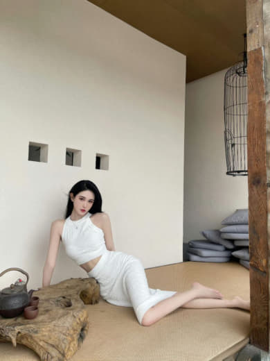 美女光着胸给男生玩