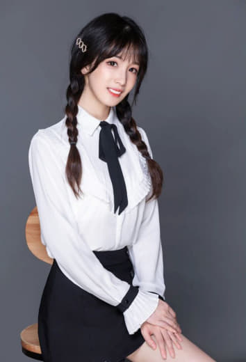 男主从小哄骗女主含h