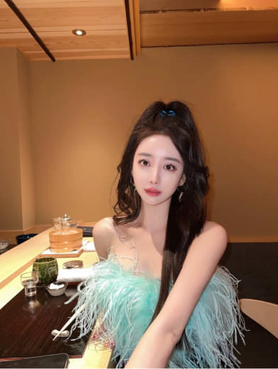 2025 美女靠逼