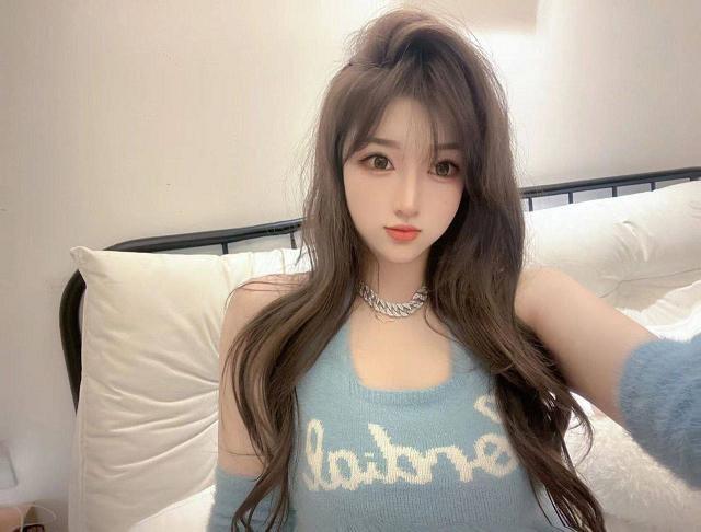 美女张开双腿露出尿口扒开来摸